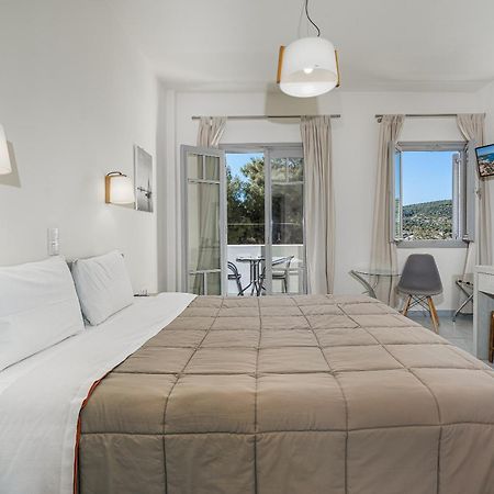 Erato Hotel Agia Marina  Exteriör bild