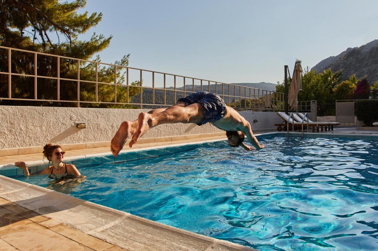 Erato Hotel Agia Marina  Exteriör bild