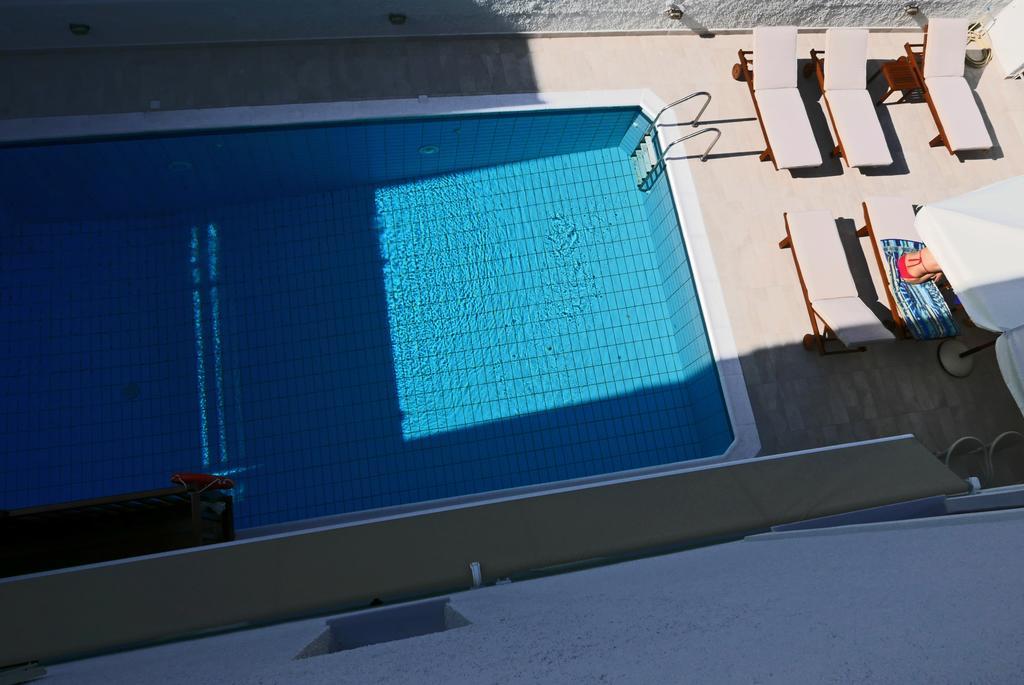 Erato Hotel Agia Marina  Exteriör bild