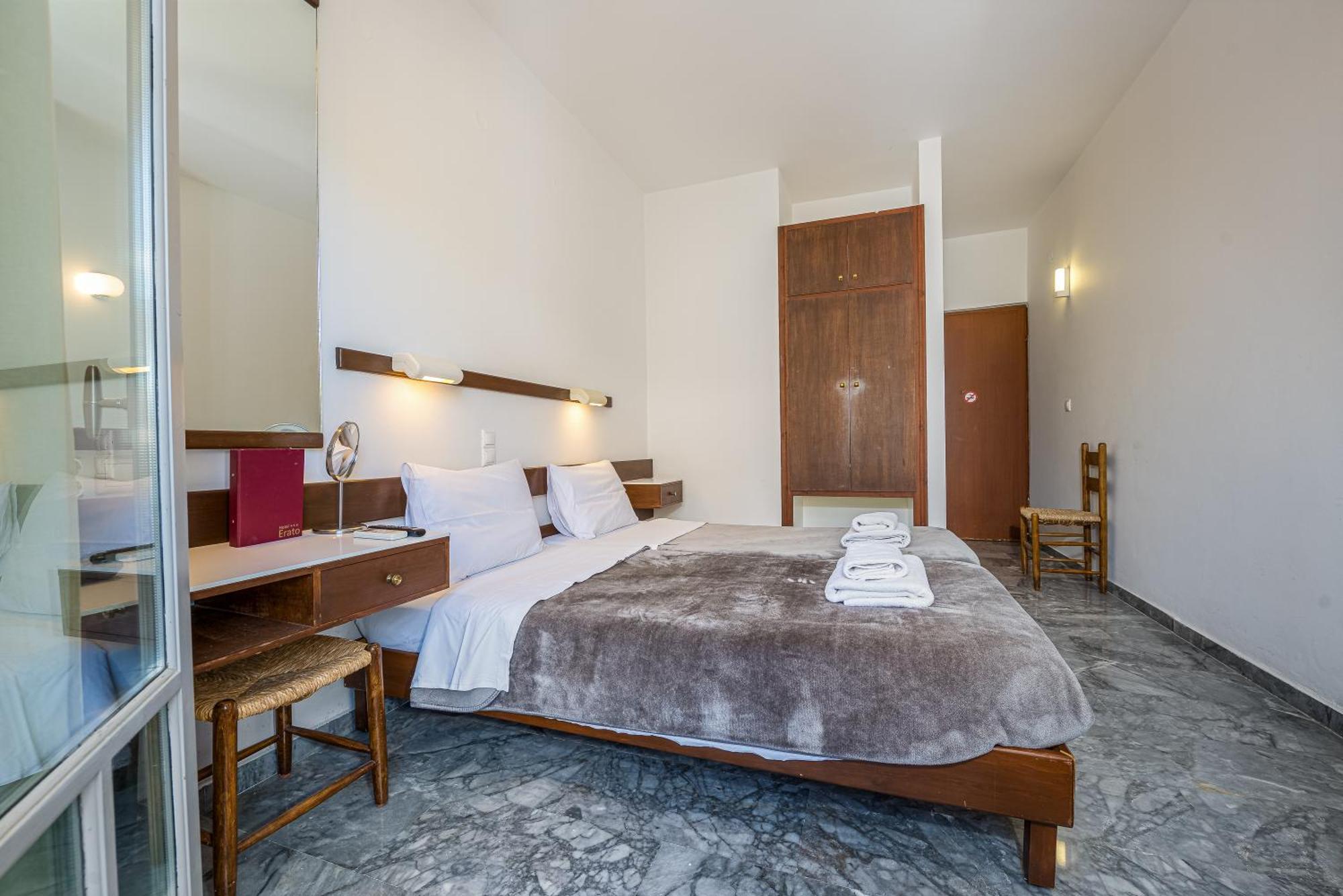 Erato Hotel Agia Marina  Exteriör bild