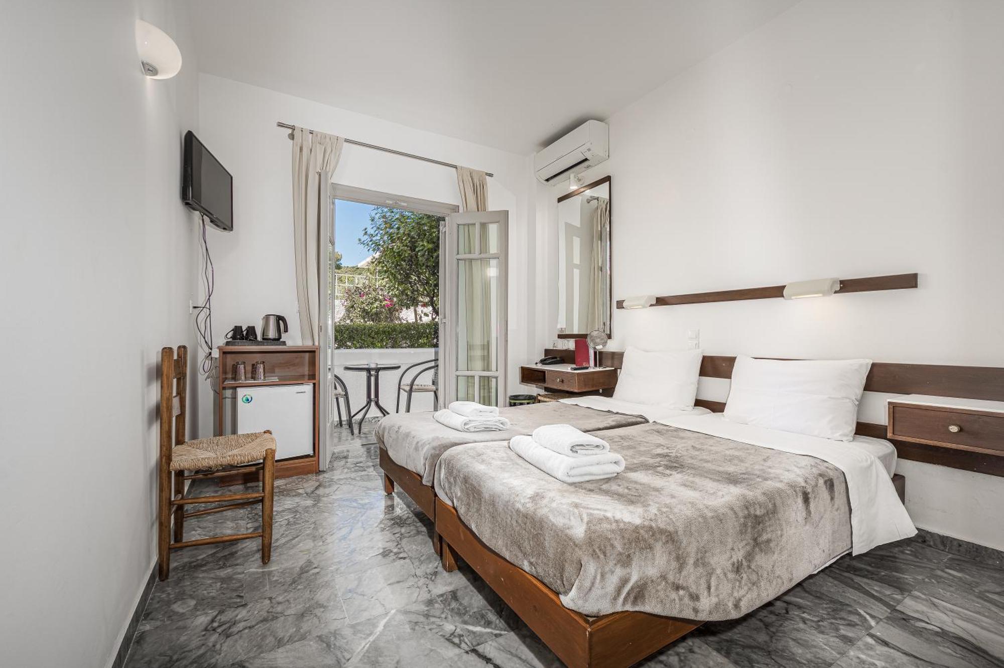 Erato Hotel Agia Marina  Exteriör bild