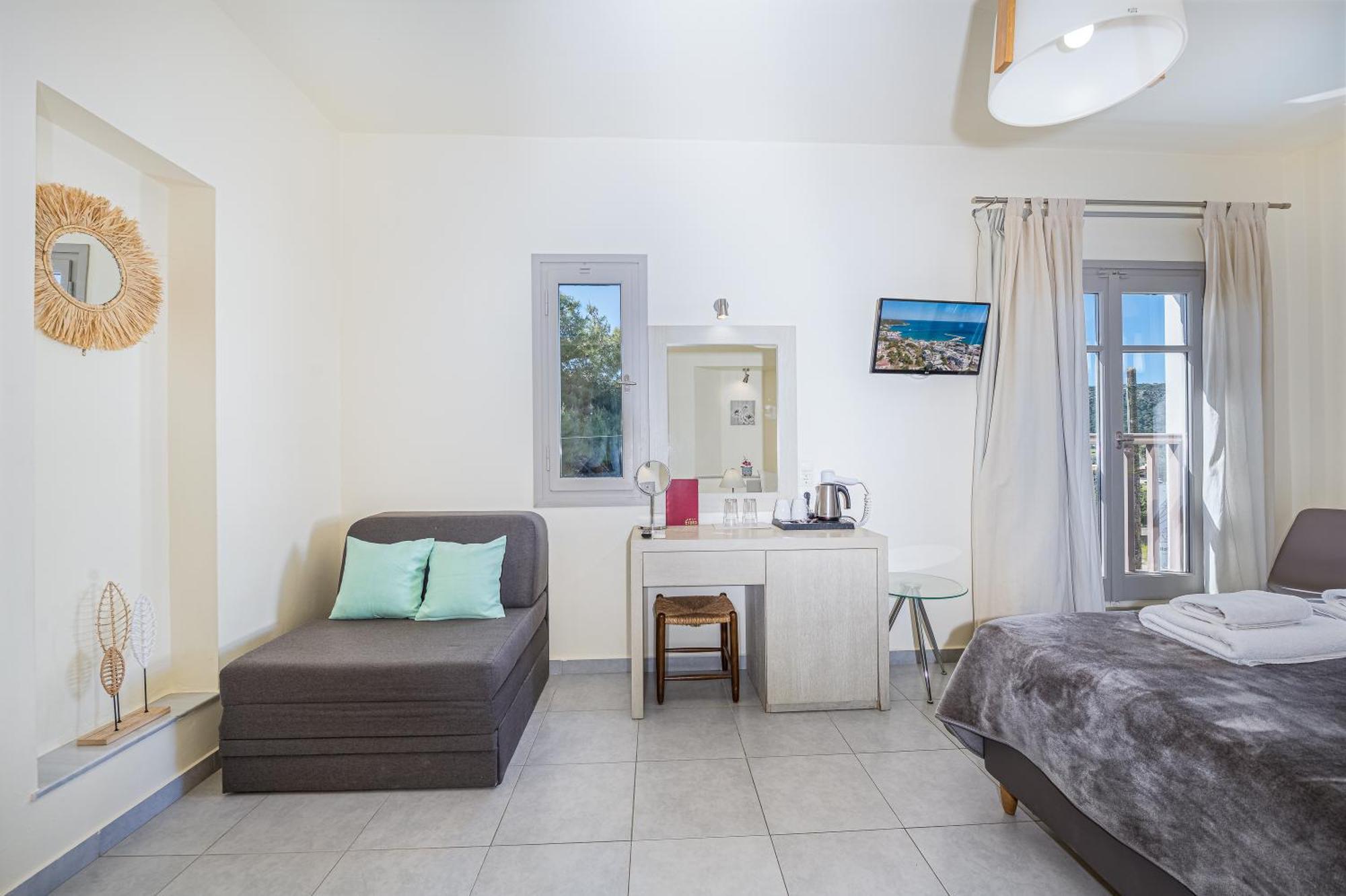 Erato Hotel Agia Marina  Exteriör bild