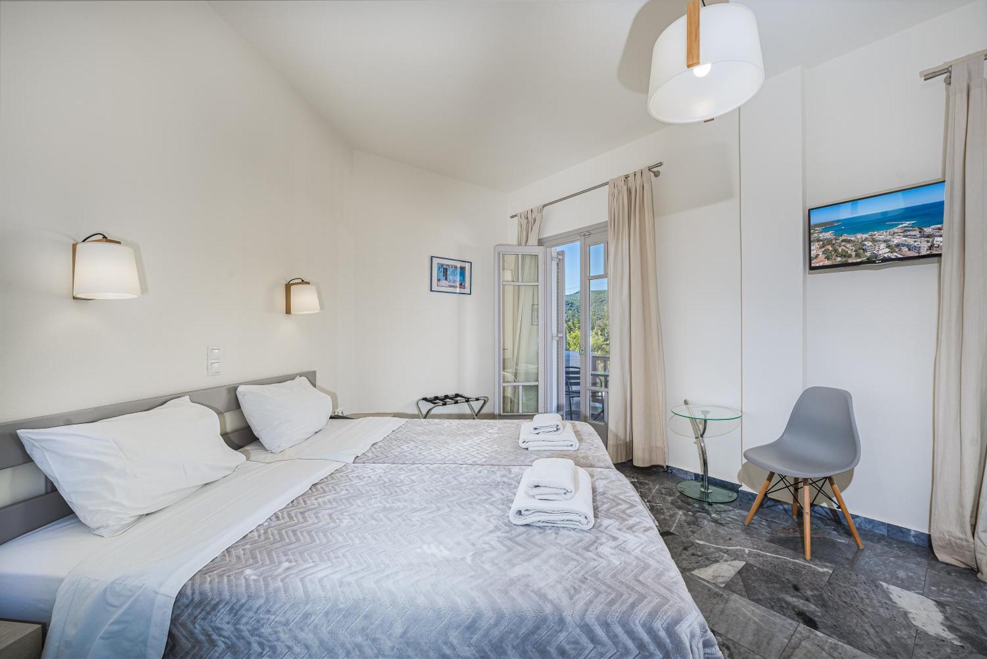 Erato Hotel Agia Marina  Exteriör bild
