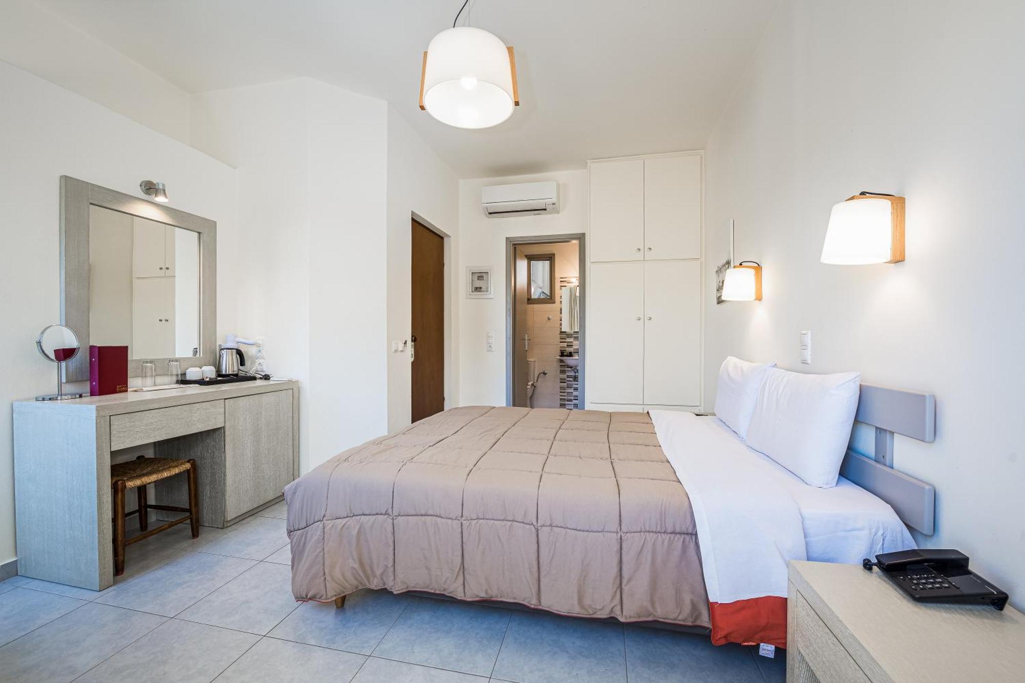 Erato Hotel Agia Marina  Exteriör bild