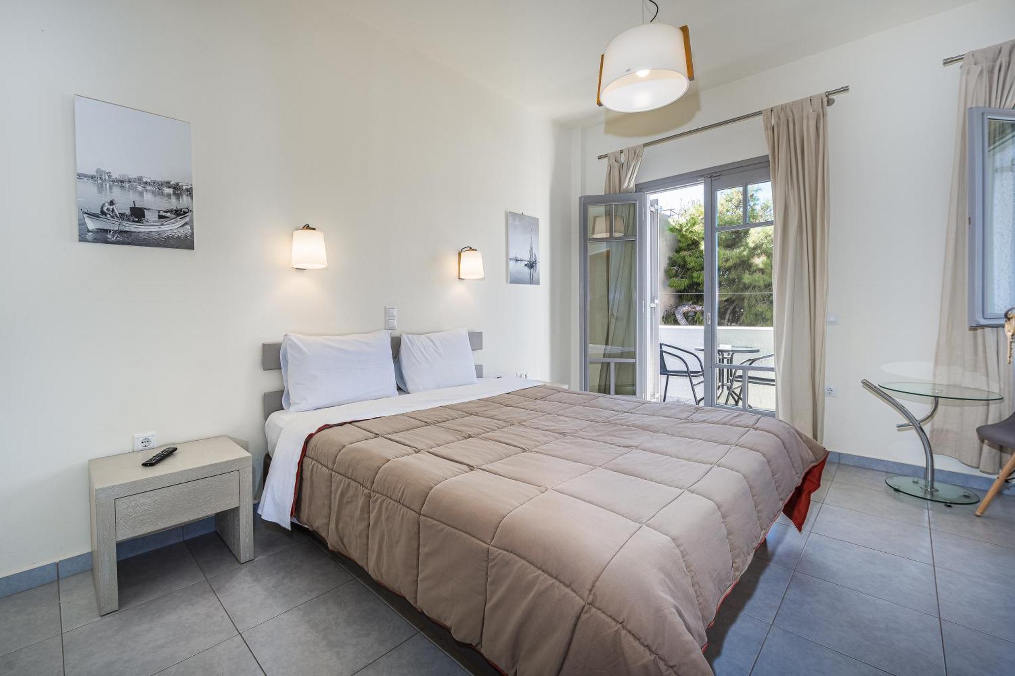Erato Hotel Agia Marina  Exteriör bild