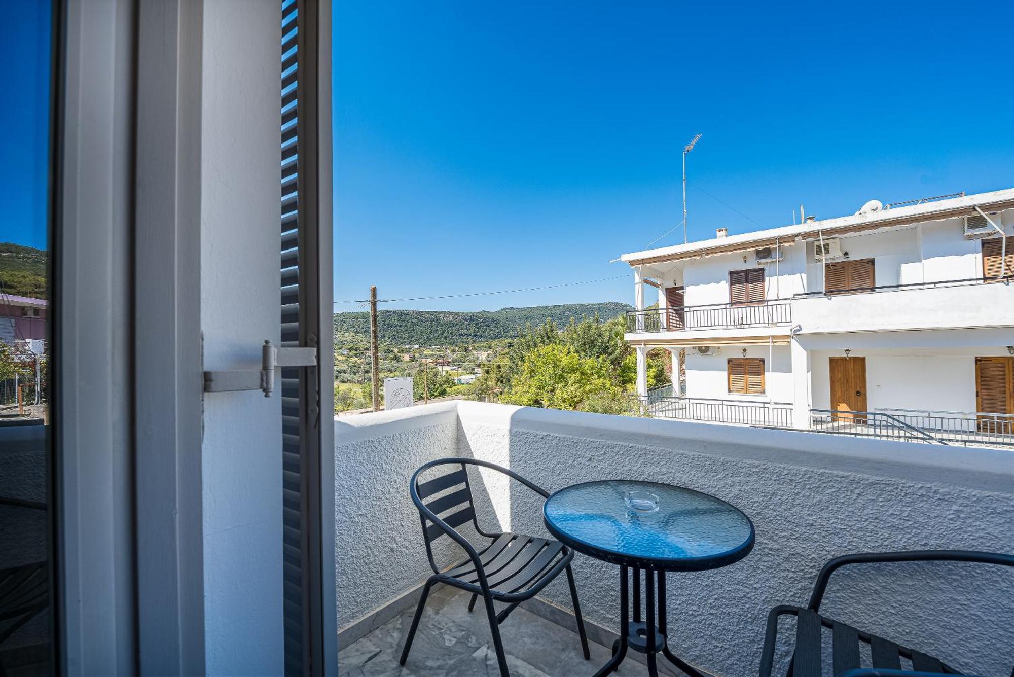 Erato Hotel Agia Marina  Exteriör bild