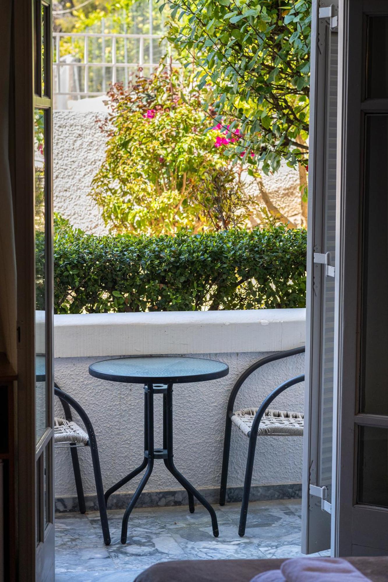 Erato Hotel Agia Marina  Exteriör bild