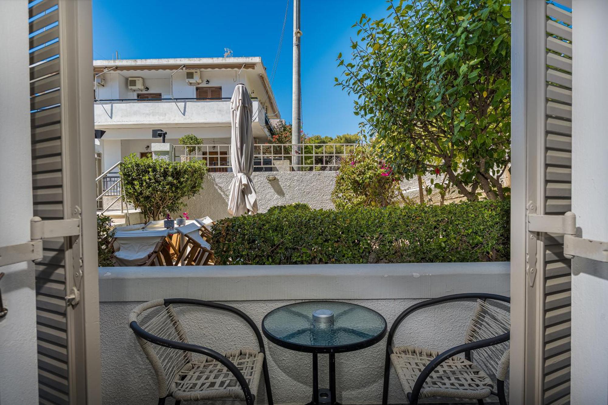 Erato Hotel Agia Marina  Exteriör bild